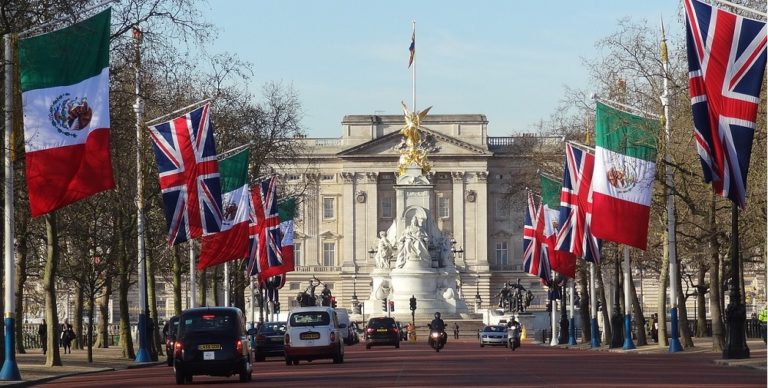 The 5 Best Buckingham Palace Tours [2024 Reviews] | World Guides To Travel